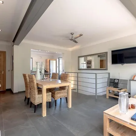 Loft Jasmin L Terrace & Space L Shellter Daire